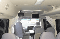 モニター、カーテン設置