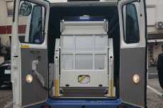 マイクロバス 車イス移動車