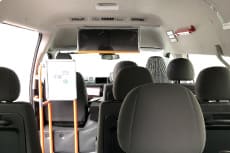 ハイエースコミューター路線バス11人乗車椅子リフト付き